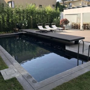 Risanamento piscina con nuovo rivestimento in piastrelle