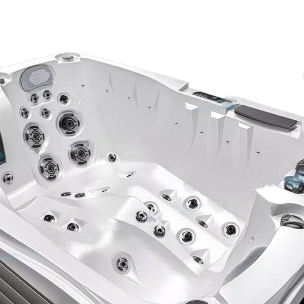 Motore per spa con idromassaggio, dotato di numerosi ugelli e sistemi di riscaldamento.