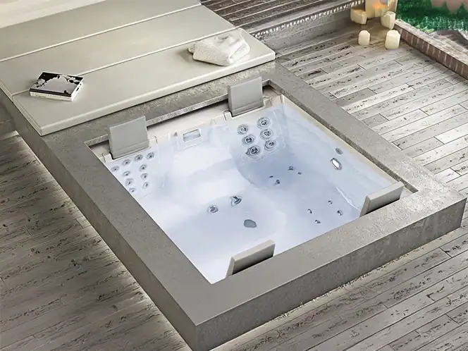 Minipiscina a scomparsa con idromassaggio integrato Vasca idromassaggio da incasso con 4 poggiatesta e getti massaggianti, ambientazione spa elegante