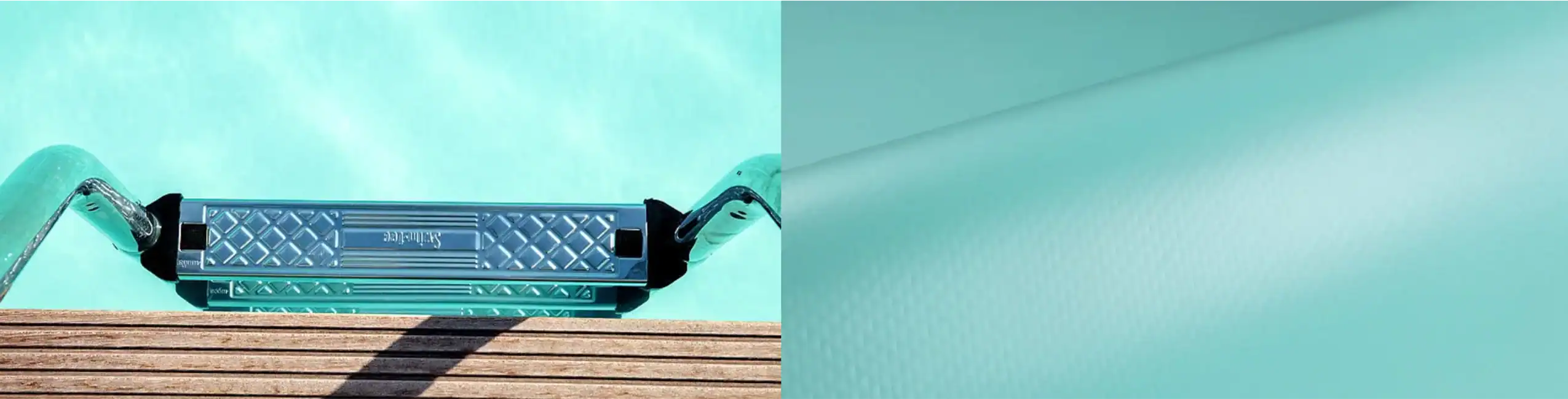 Piscina interrata con rivestimento in PVC armato verde caraibico Piscina interrata con rivestimento in PVC armato verde caraibico, effetto acqua tropicale e luminoso