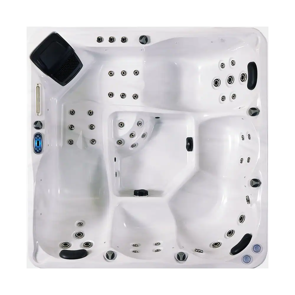 Silver Piscina interrata con idromassaggio e accessori tecnologici.