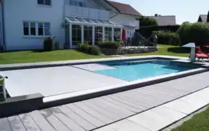 Copertura isotermica per piscina avvolgibile Piscina con copertura isotermica galleggiante avvolgibile, ideale per mantenere la temperatura dell’acqua e ridurre i consumi energetici