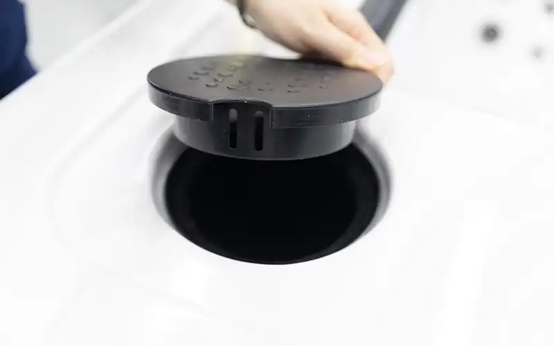 Moana-01 Contenitore di scarico della piscina interrata.