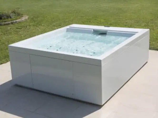 Yui-Vasca idromassaggio fuori terra moderna per giardino o terrazzo Minipiscina da esterno fuori terra in finitura bianca lucida