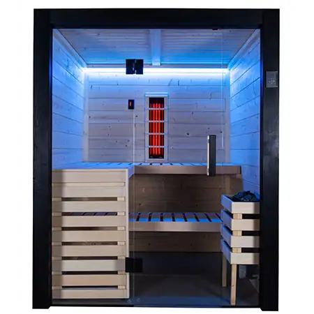 Sauna finlandese in legno chiaro con illuminazione a LED blu e pannello riscaldante in vista, porta in vetro con maniglia in acciaio inossidabile, stile moderno e accogliente.