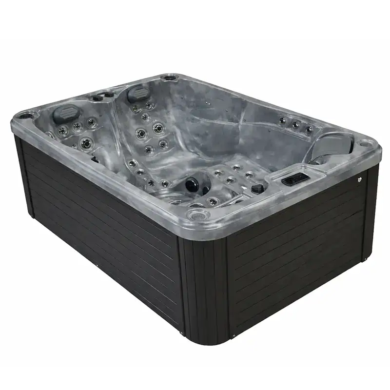 Vasca idromassaggio esterna in resina nera con sedili e getti d'acqua Vasca idromassaggio da esterno in resina nera con sedili, getti d'acqua e luci LED, dimensioni compatte, ideale per relax e wellness in ambienti esterni.